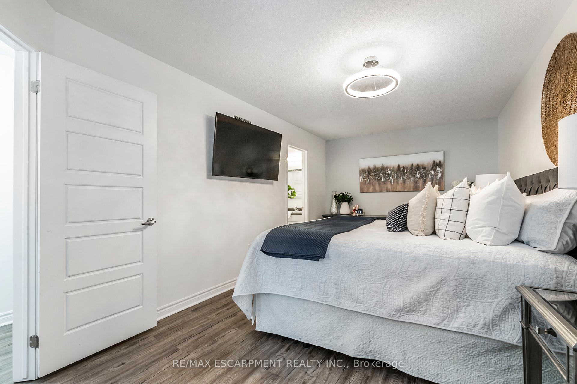 Photo 16 of 1139 Duignan Crescent, Milton, Ford — HOMEH