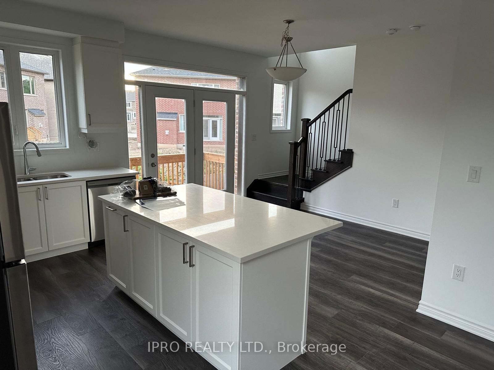 Photo 3 of 1760 Thames Circle, Milton, Bowes — HOMEH