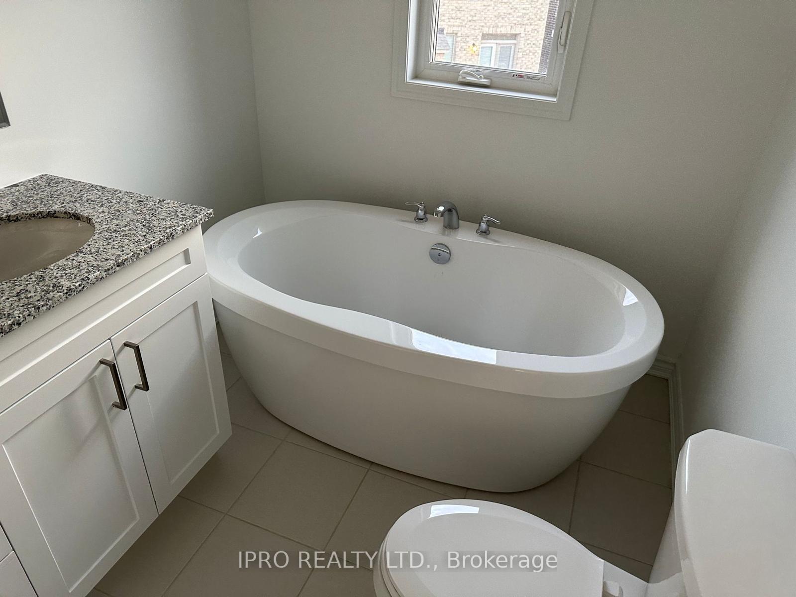 Photo 10 of 1760 Thames Circle, Milton, Bowes — HOMEH
