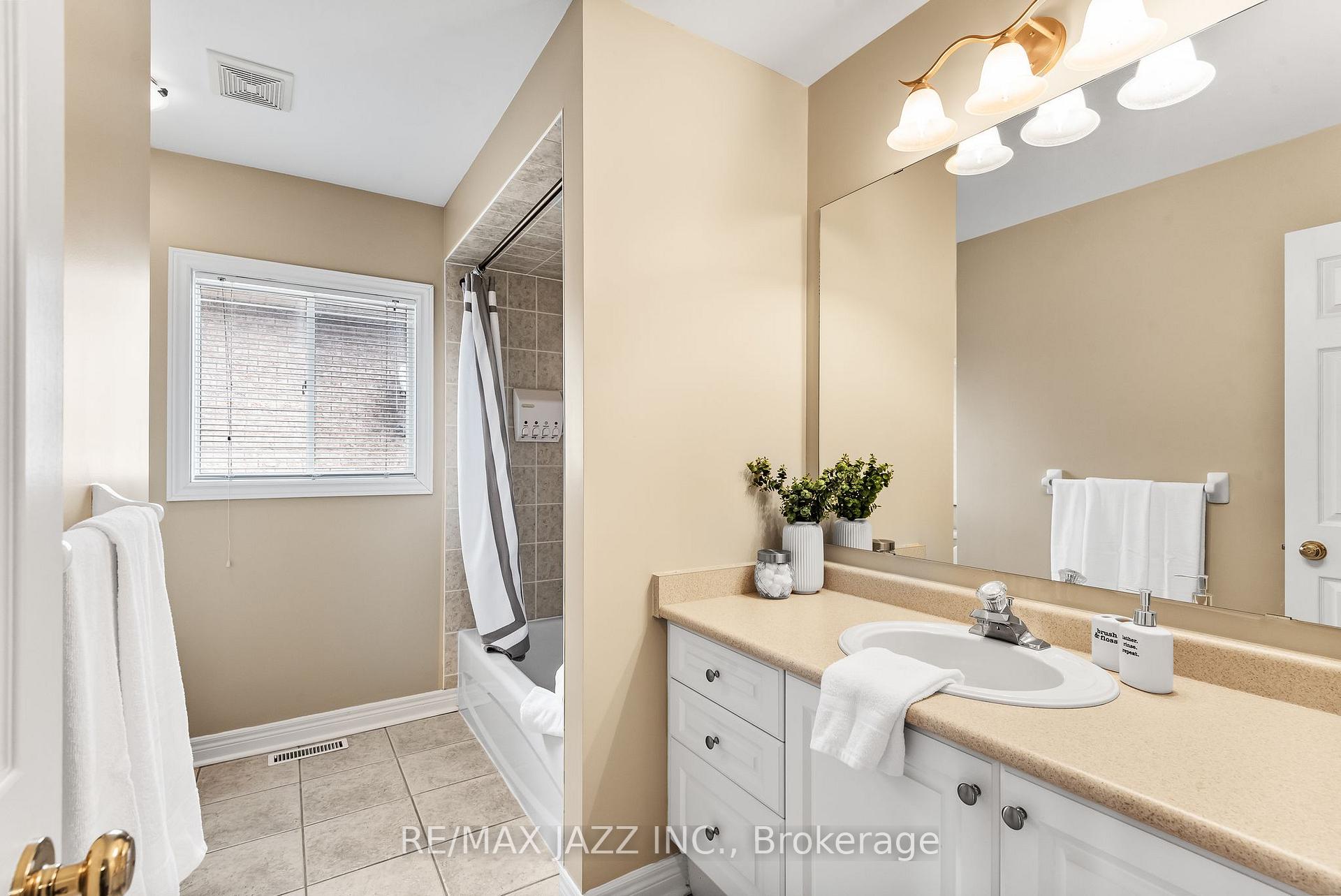 Photo 32 of 21 Mortimer Crescent, Ajax, Central West — HOMEH