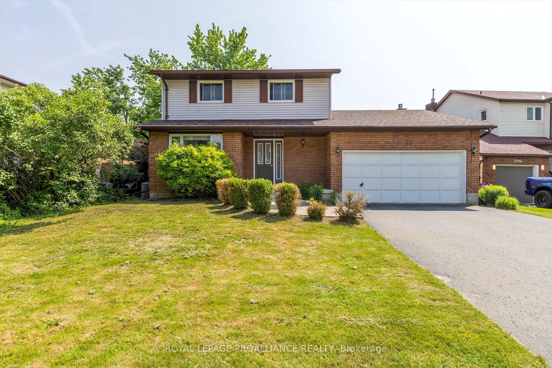 Front of 1796 Parkwood Circle