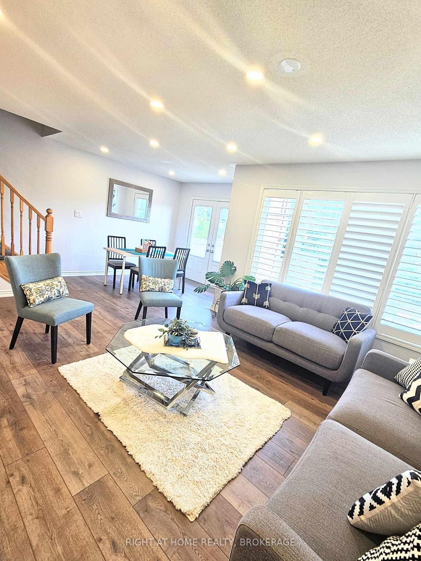 Photo 10 of 235 Schreyer Crescent, Milton, Harrison — HOMEH
