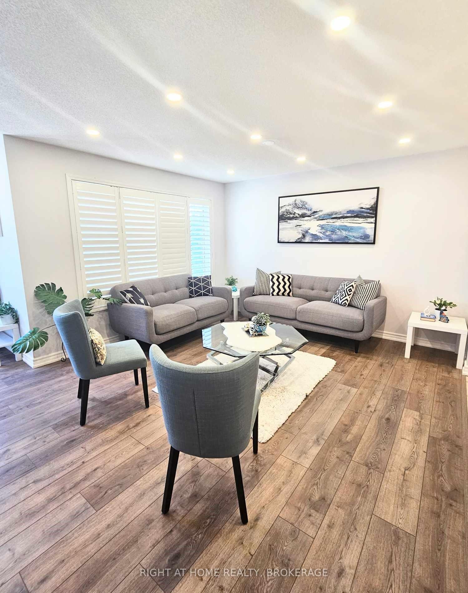 Photo 11 of 235 Schreyer Crescent, Milton, Harrison — HOMEH