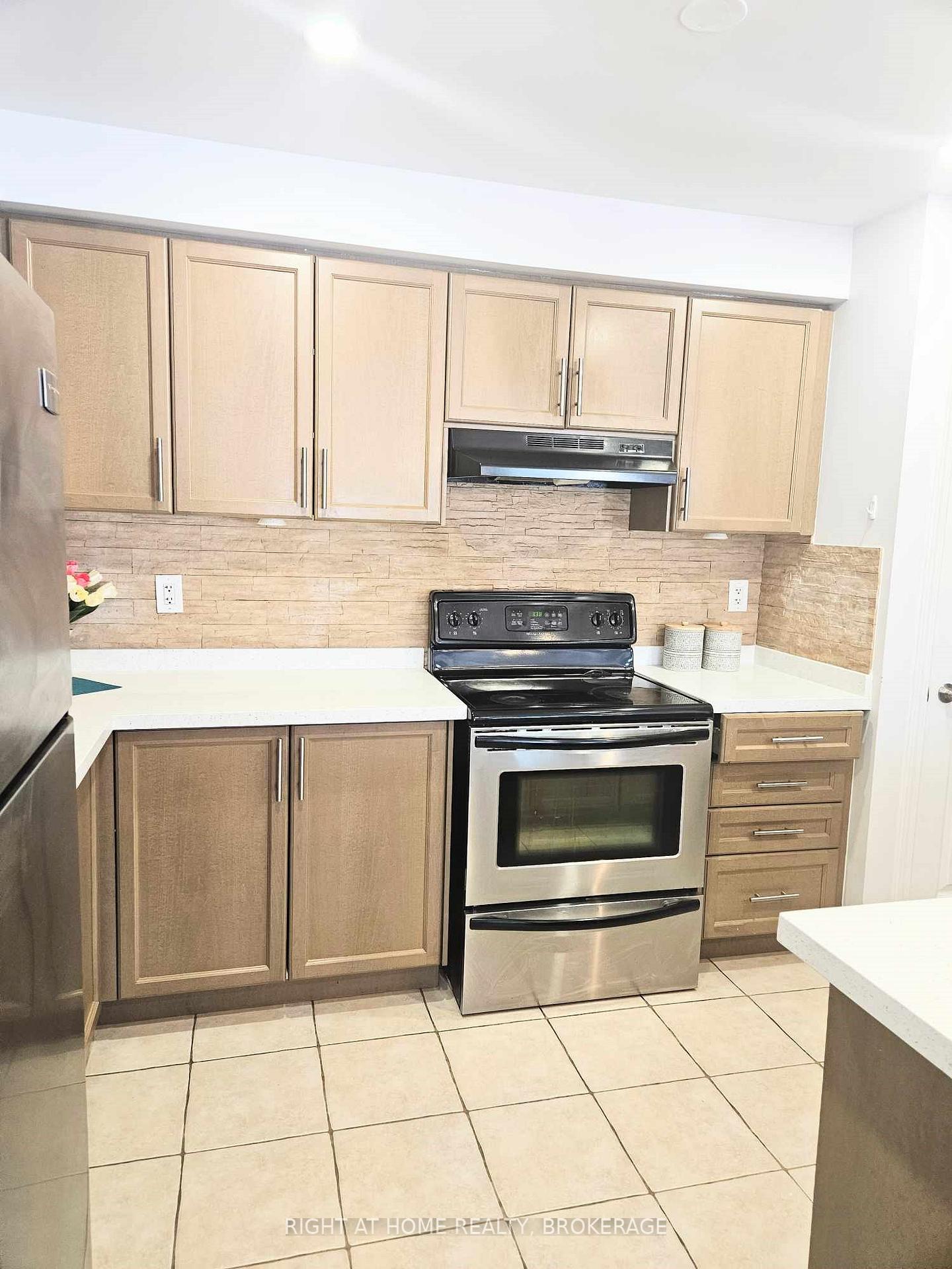 Photo 21 of 235 Schreyer Crescent, Milton, Harrison — HOMEH