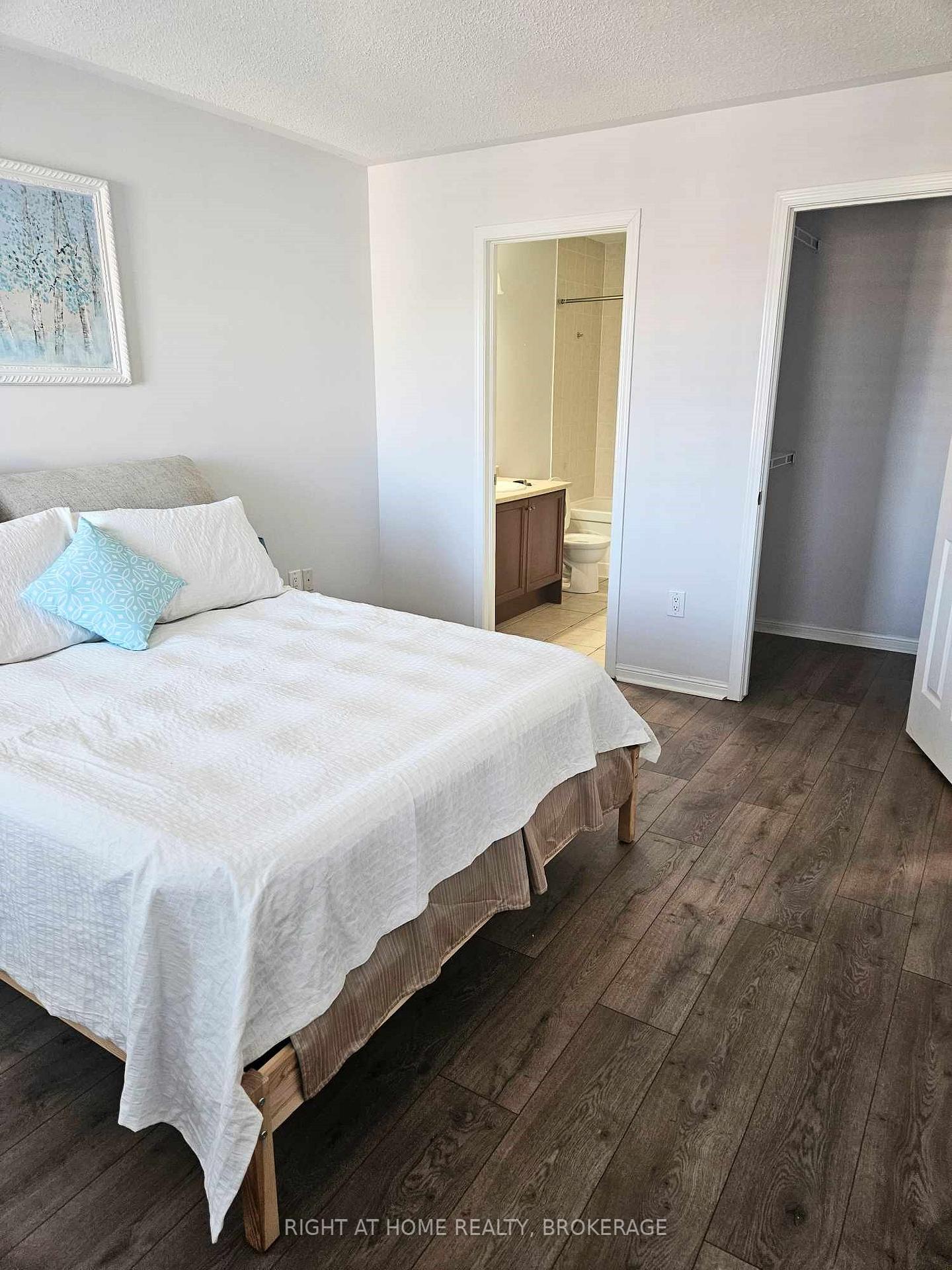 Photo 24 of 235 Schreyer Crescent, Milton, Harrison — HOMEH