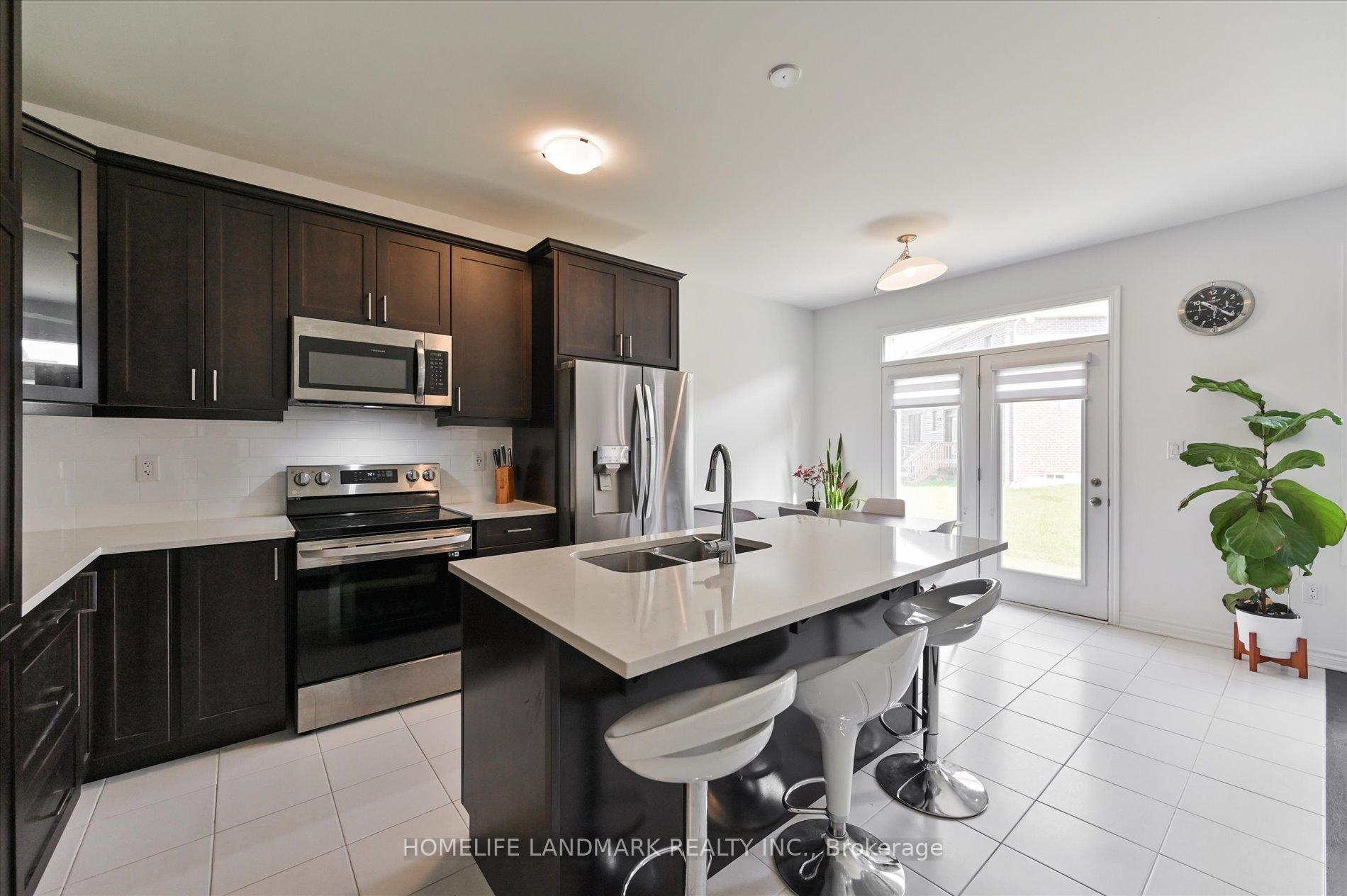 Photo 8 of 1237 Muskoka Heights, Milton, Bowes — HOMEH