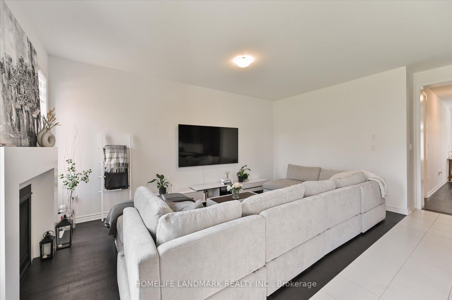 Photo 12 of 1237 Muskoka Heights, Milton, Bowes — HOMEH