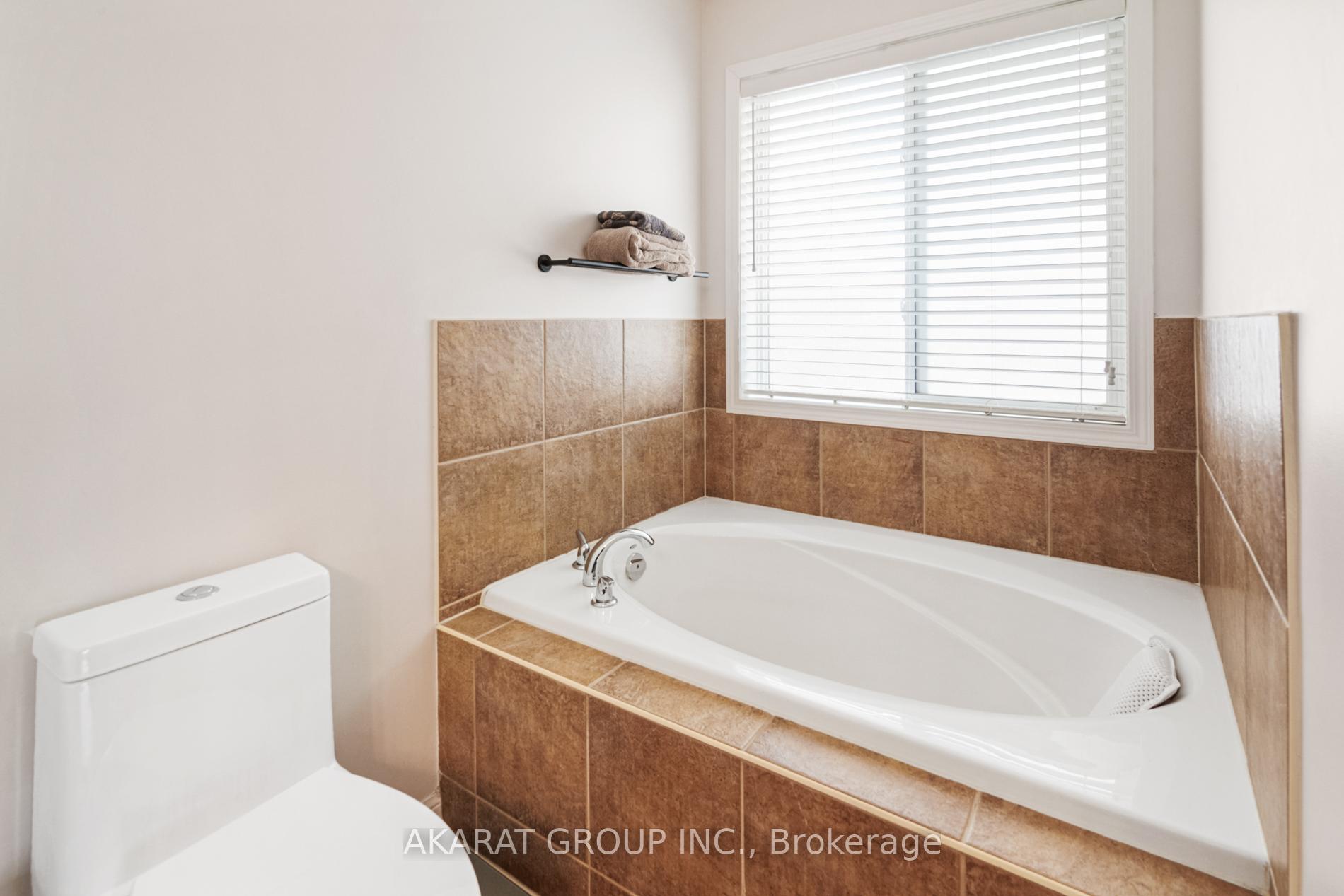 Photo 24 of 608 Brothers Crescent, Milton, Coates — HOMEH
