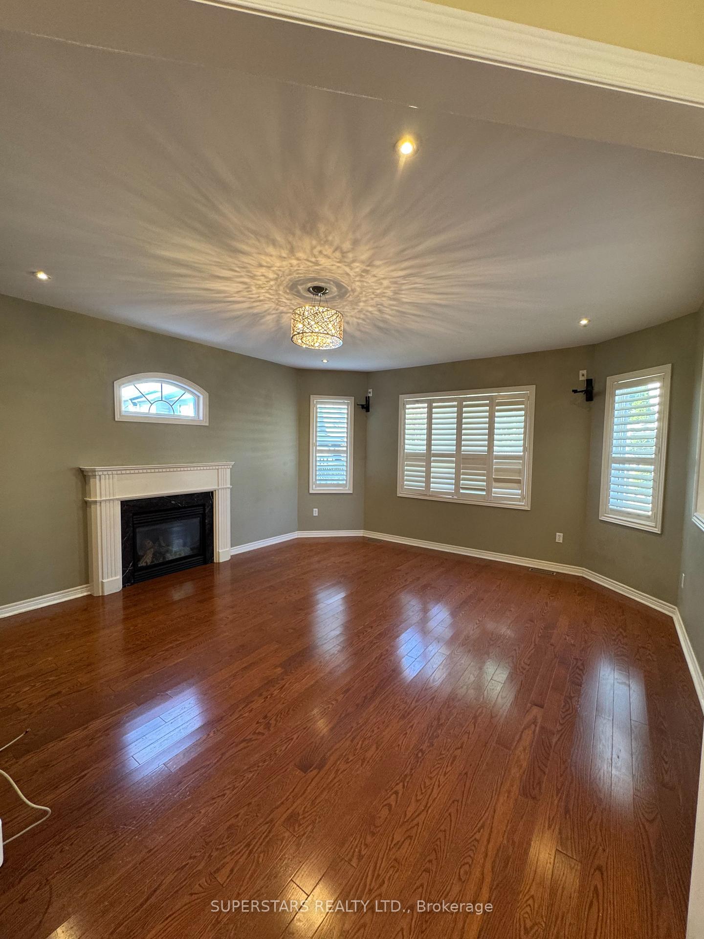 Photo 4 of 172 Borealis Avenue, Aurora, Bayview Northeast — HOMEH