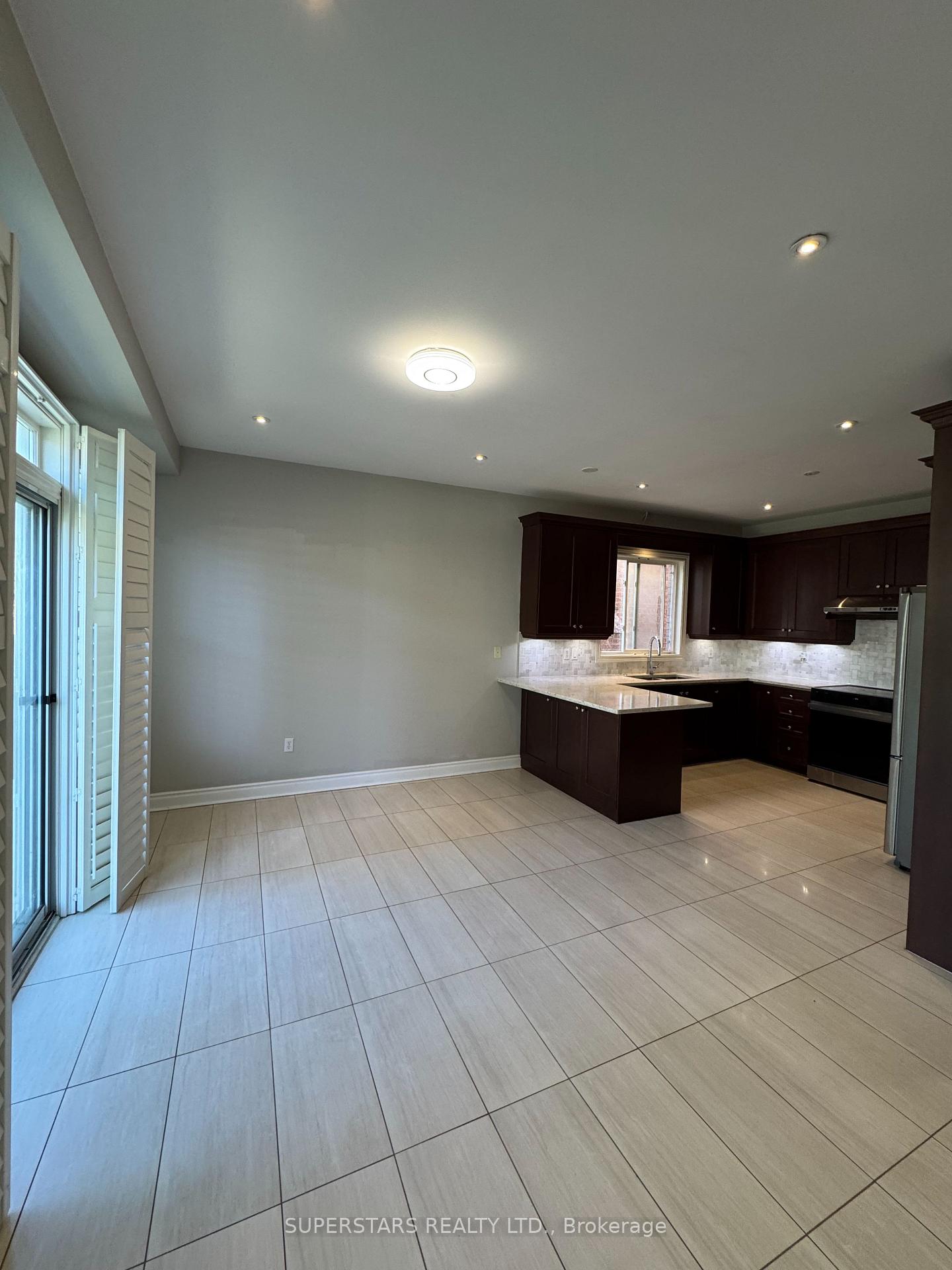Photo 7 of 172 Borealis Avenue, Aurora, Bayview Northeast — HOMEH