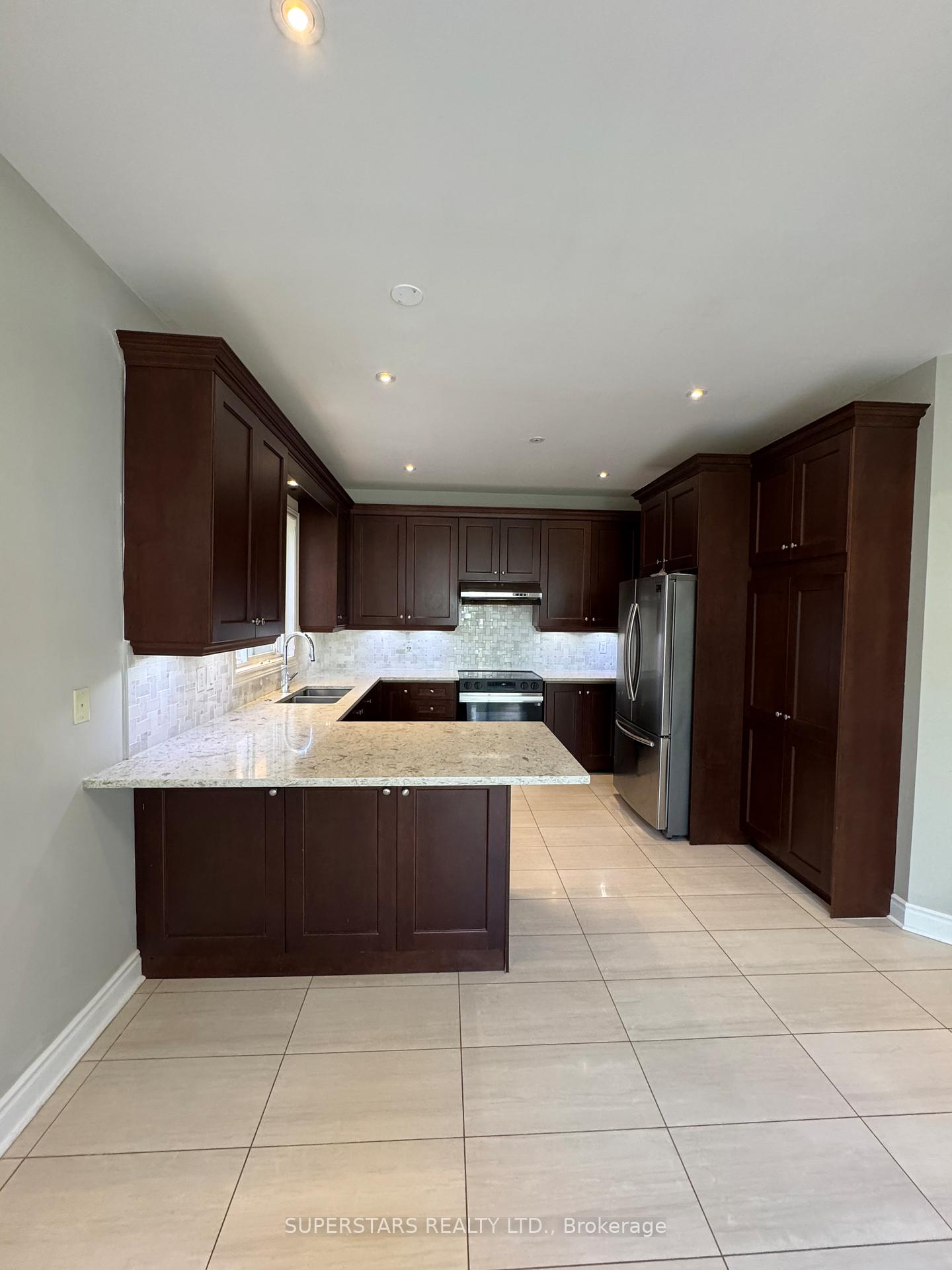 Photo 9 of 172 Borealis Avenue, Aurora, Bayview Northeast — HOMEH