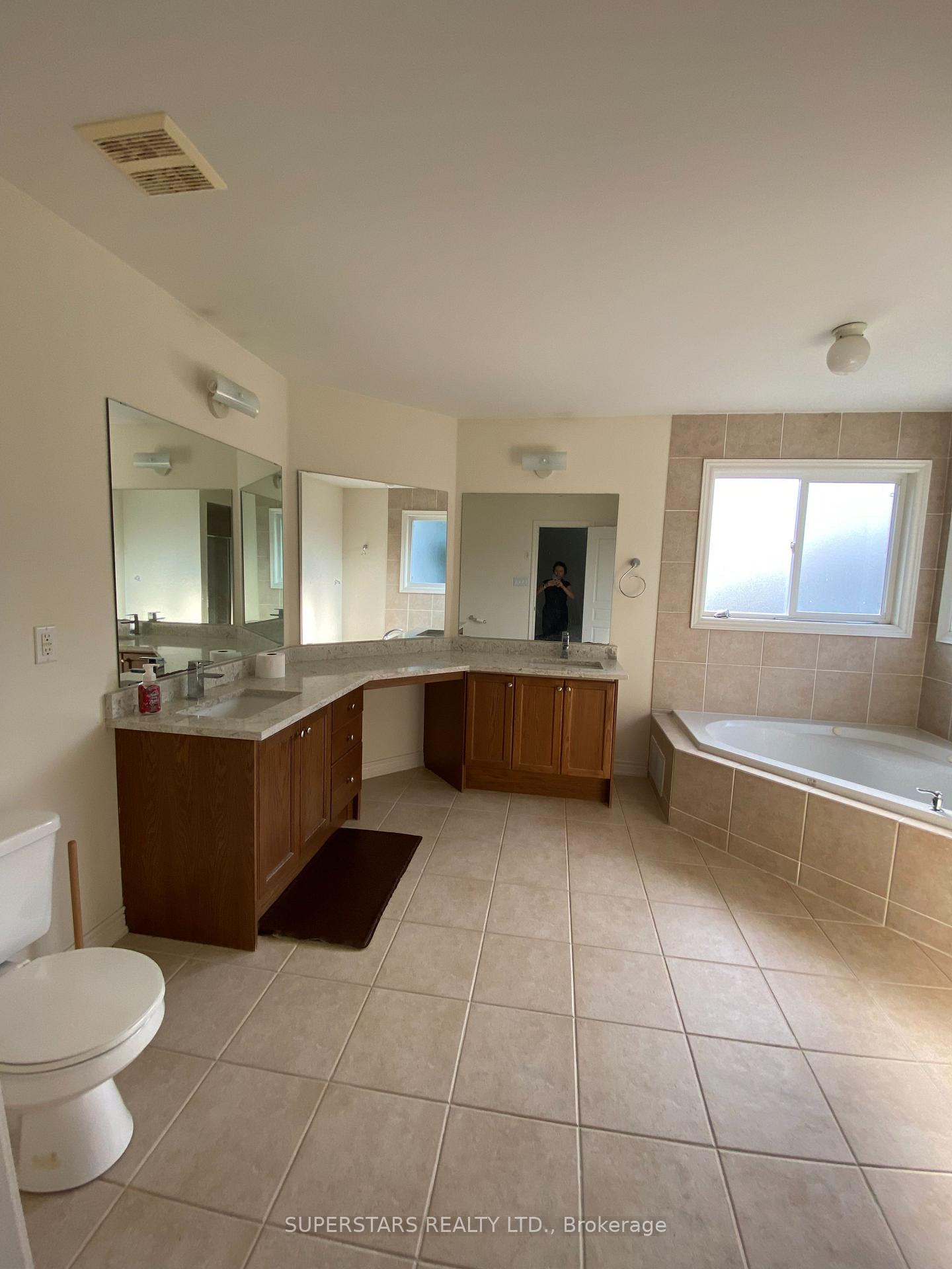 Photo 13 of 172 Borealis Avenue, Aurora, Bayview Northeast — HOMEH