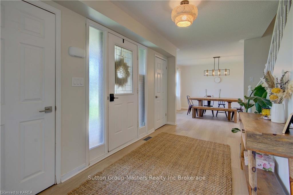 Photo 5 of 2130 Arne Crescent, Kingston, City North of 401 — HOMEH