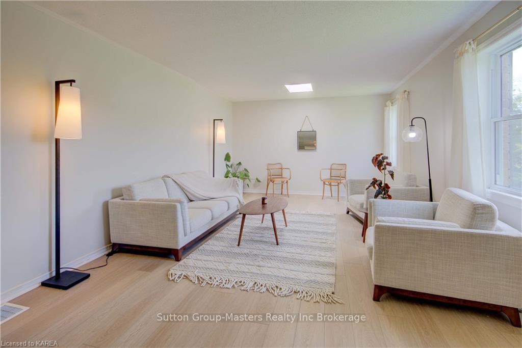 Photo 7 of 2130 Arne Crescent, Kingston, City North of 401 — HOMEH