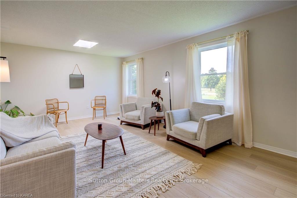 Photo 8 of 2130 Arne Crescent, Kingston, City North of 401 — HOMEH