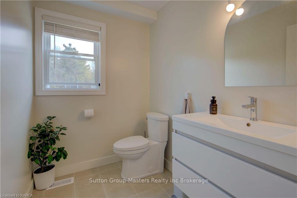 Photo 11 of 2130 Arne Crescent, Kingston, City North of 401 — HOMEH