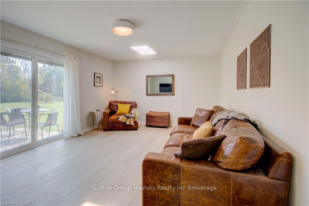 Photo 12 of 2130 Arne Crescent, Kingston, City North of 401 — HOMEH