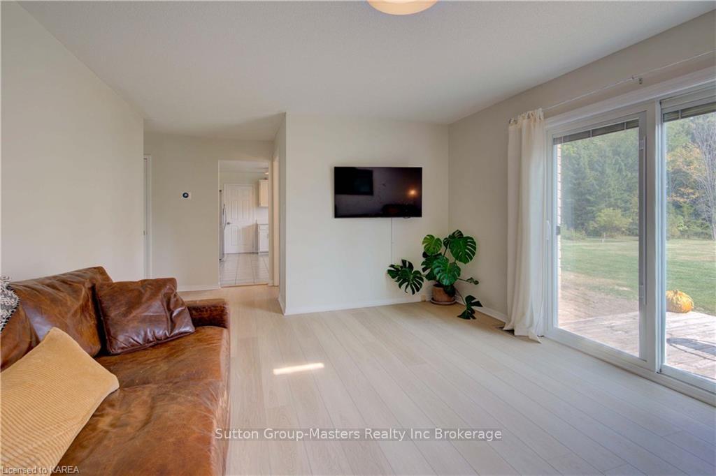 Photo 13 of 2130 Arne Crescent, Kingston, City North of 401 — HOMEH