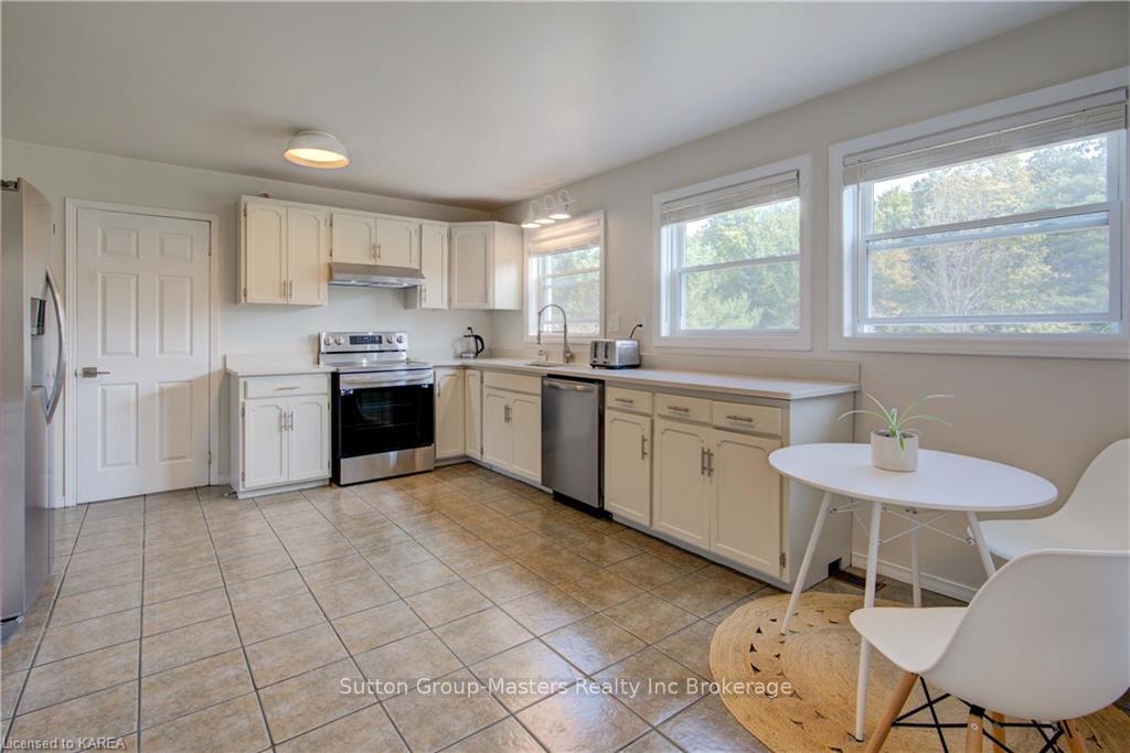 Photo 14 of 2130 Arne Crescent, Kingston, City North of 401 — HOMEH