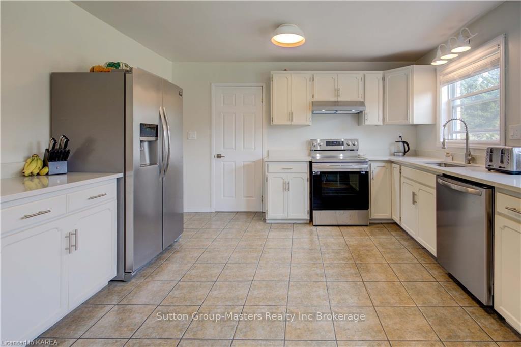 Photo 15 of 2130 Arne Crescent, Kingston, City North of 401 — HOMEH