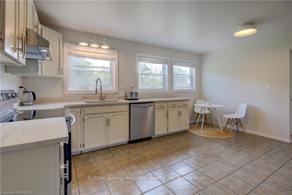 Photo 16 of 2130 Arne Crescent, Kingston, City North of 401 — HOMEH