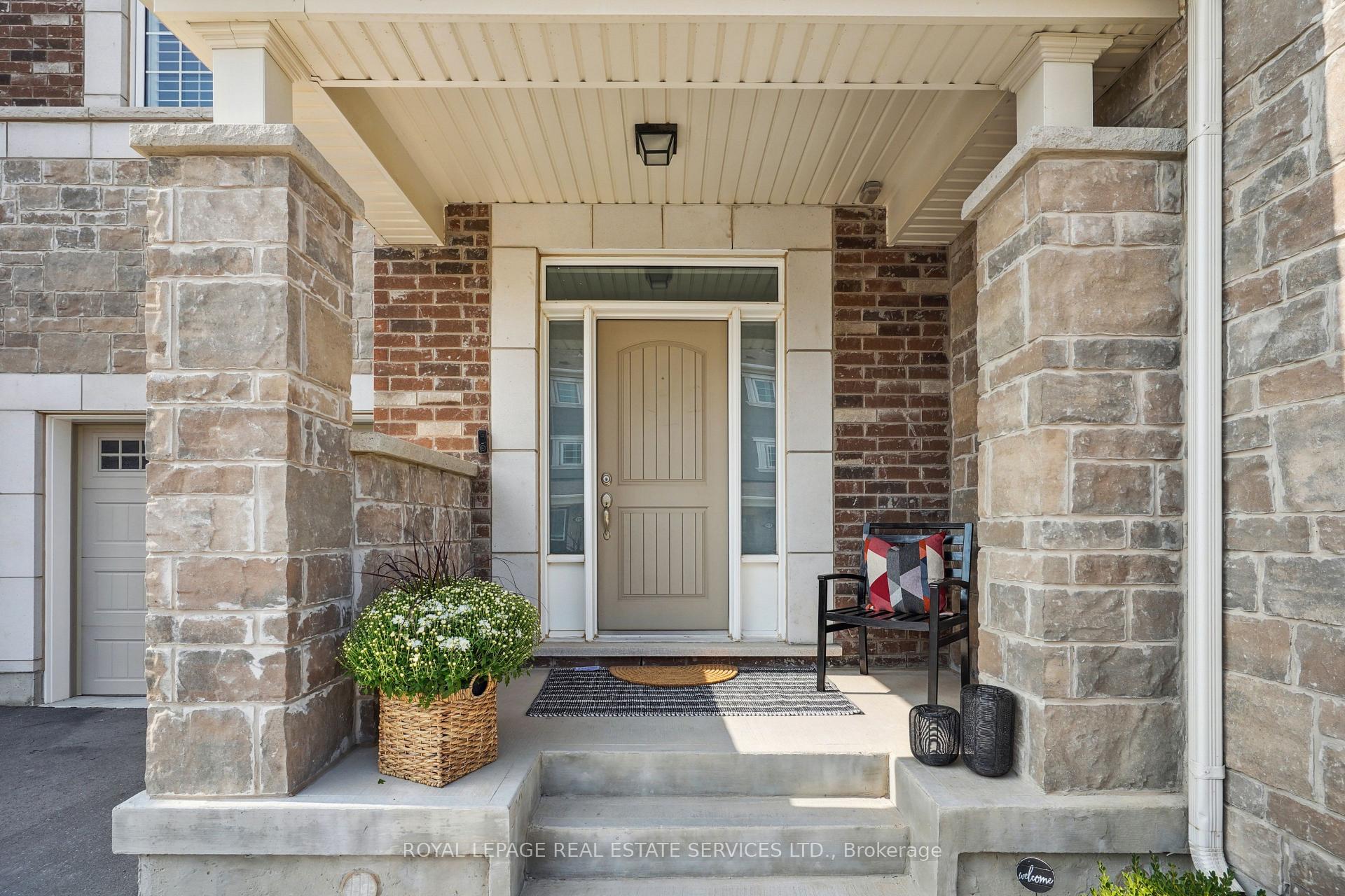 Photo 2 of 1300 Sycamore Gardens, Milton, Cobban — HOMEH