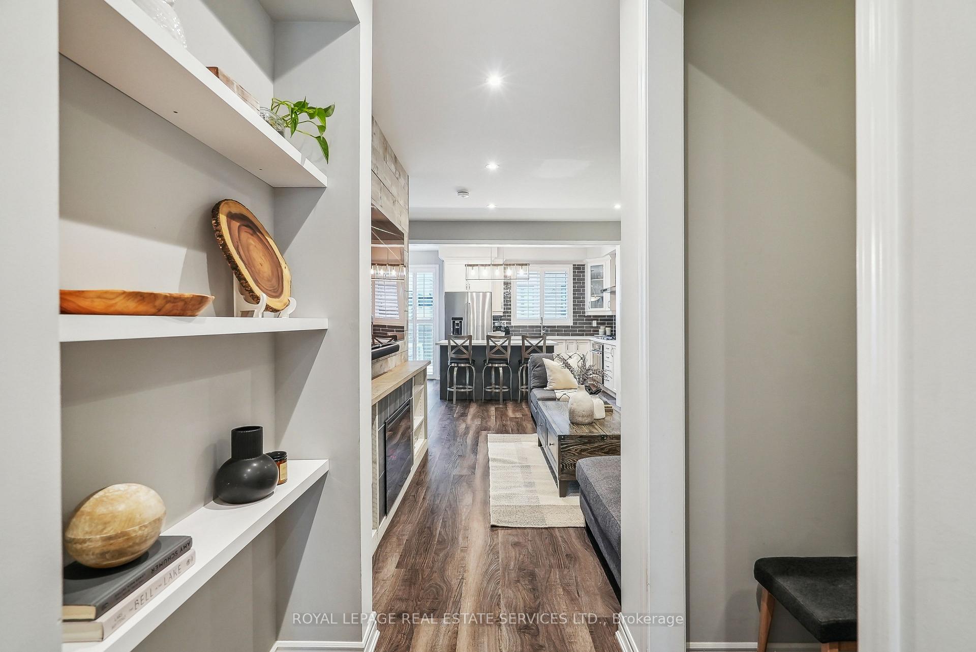 Photo 4 of 1300 Sycamore Gardens, Milton, Cobban — HOMEH