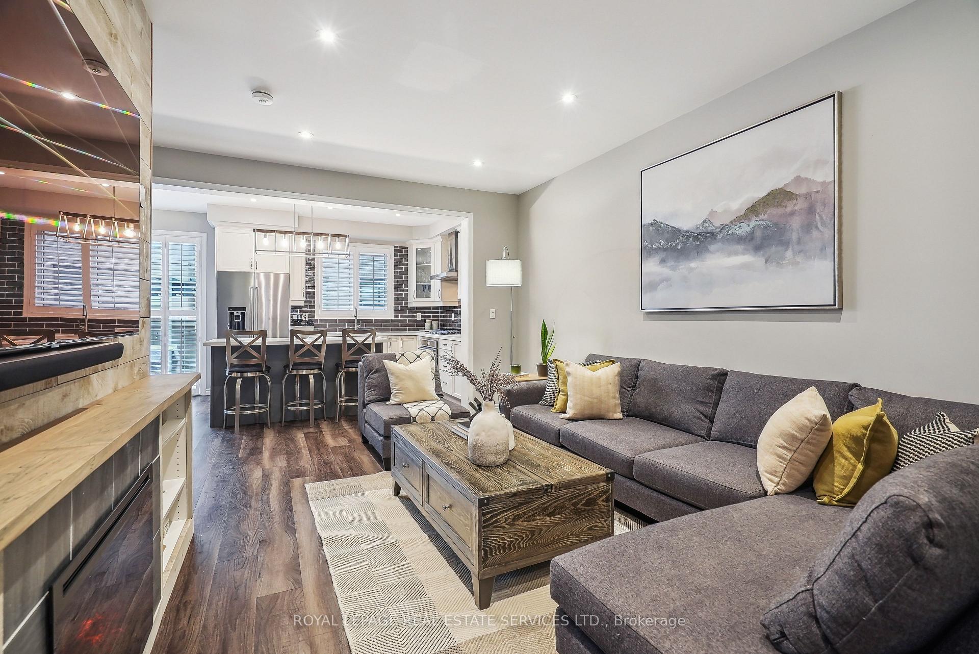 Photo 5 of 1300 Sycamore Gardens, Milton, Cobban — HOMEH