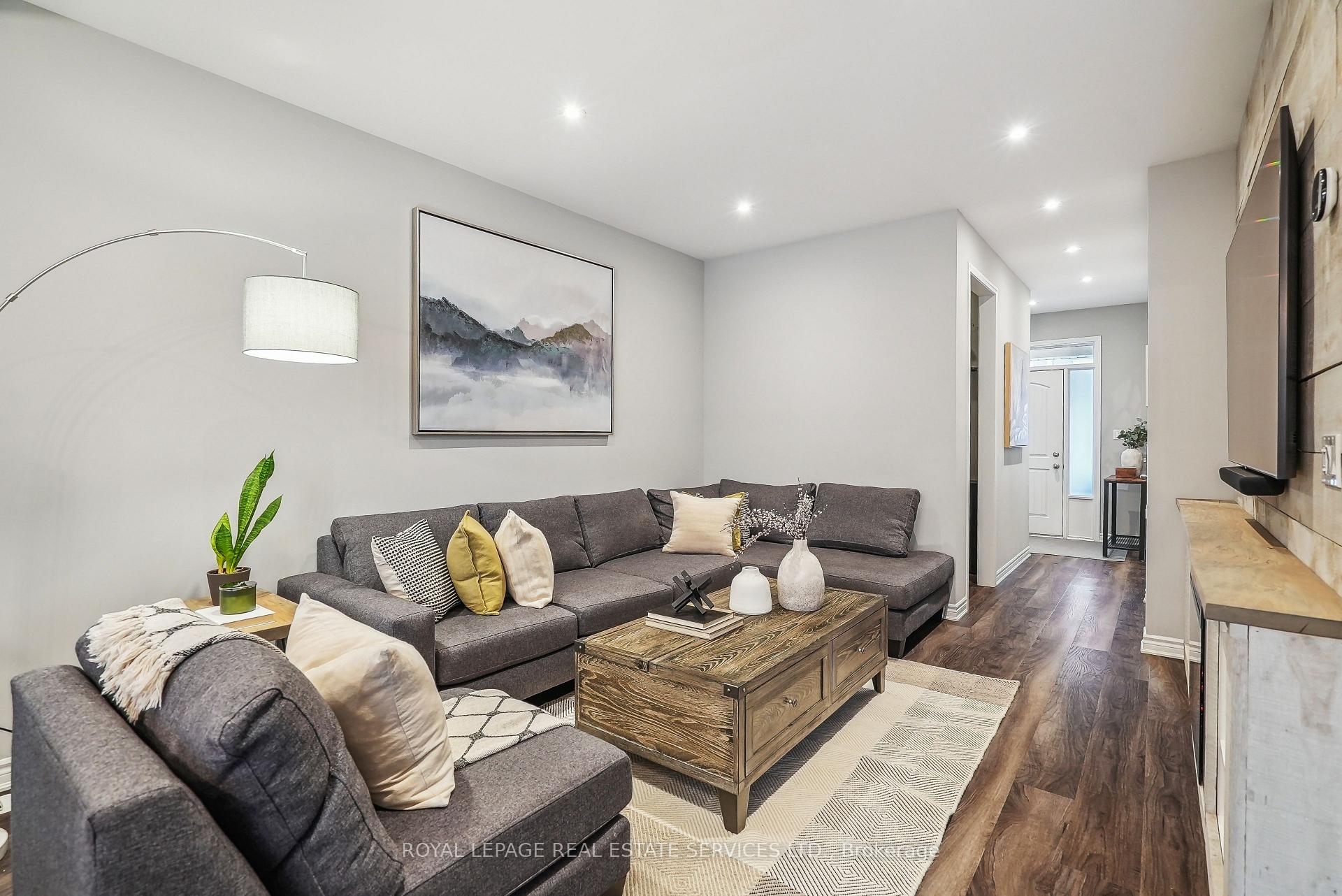 Photo 7 of 1300 Sycamore Gardens, Milton, Cobban — HOMEH