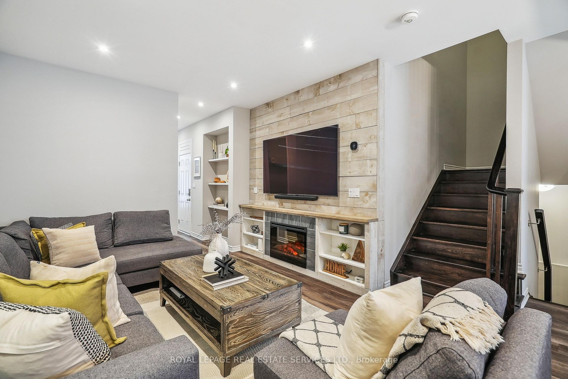 Photo 8 of 1300 Sycamore Gardens, Milton, Cobban — HOMEH