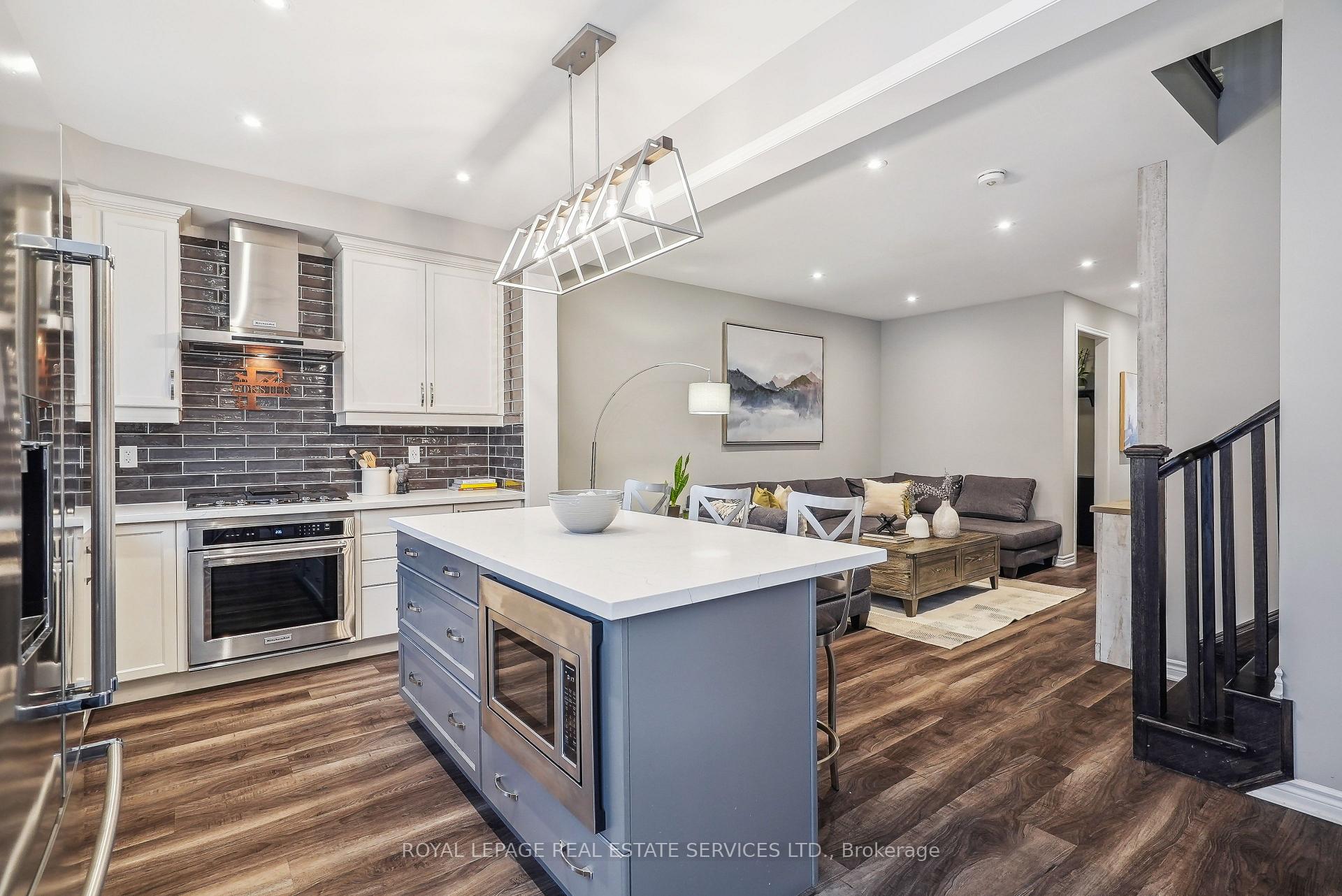 Photo 11 of 1300 Sycamore Gardens, Milton, Cobban — HOMEH