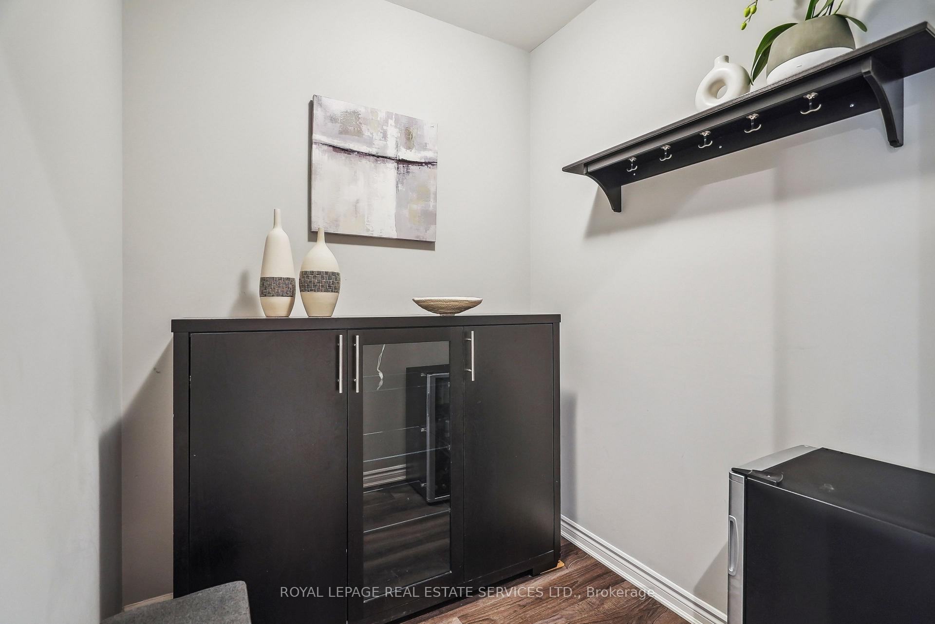 Photo 16 of 1300 Sycamore Gardens, Milton, Cobban — HOMEH