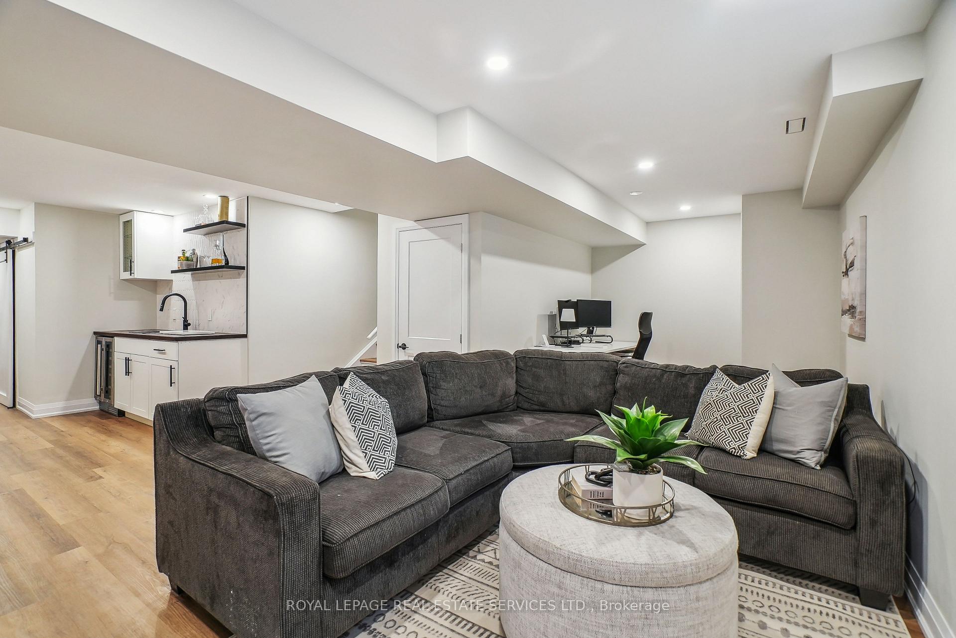 Photo 27 of 1300 Sycamore Gardens, Milton, Cobban — HOMEH