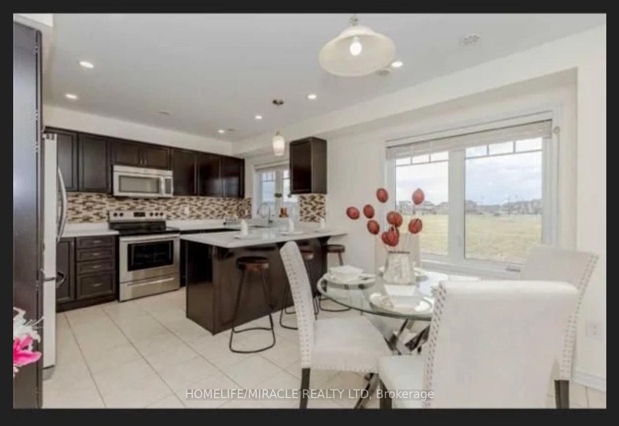 Photo 5 of 106 Bannister Crescent, Brampton, Northwest Brampton — HOMEH