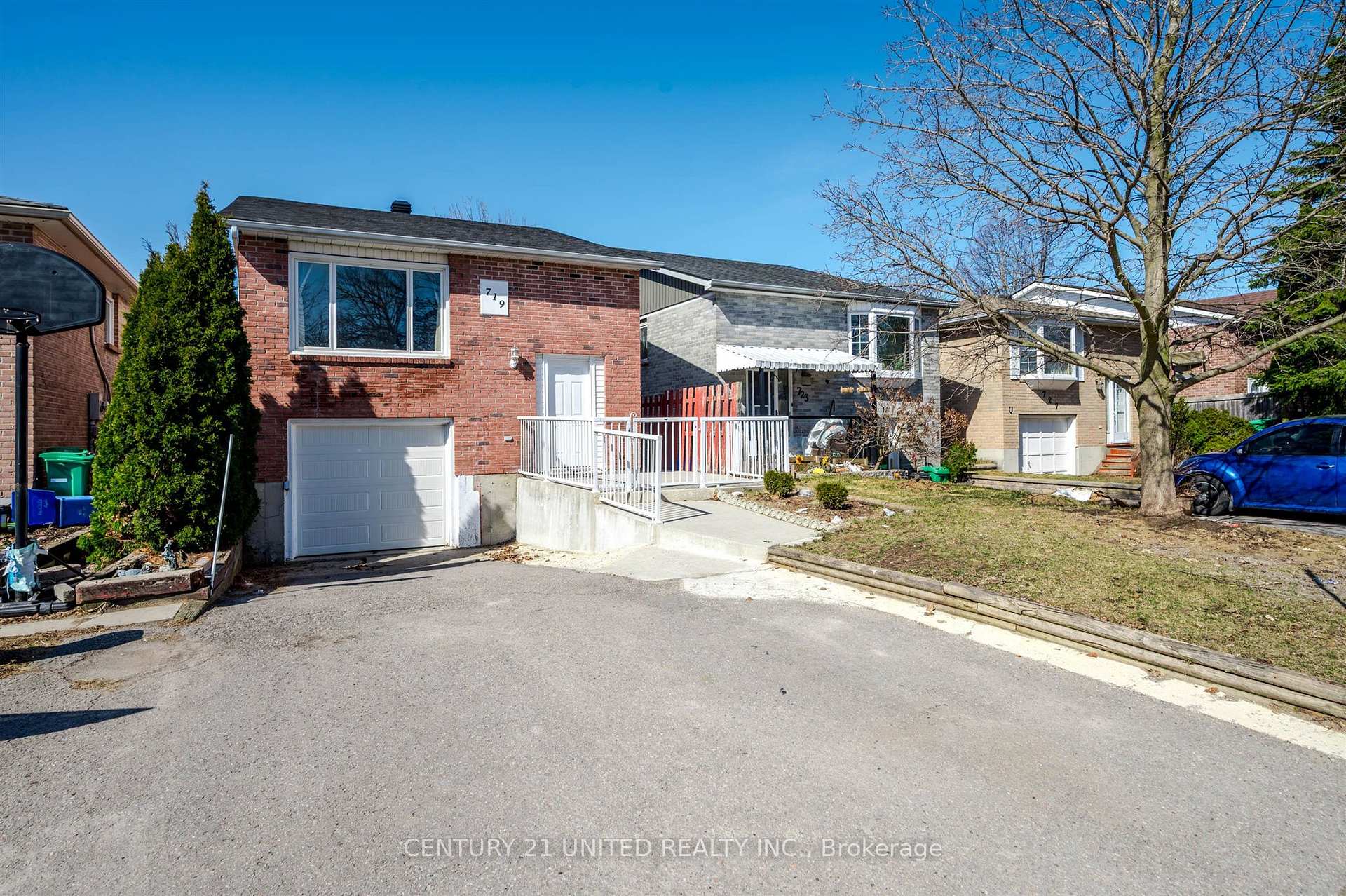 Front of 719 Mountain Ash Road