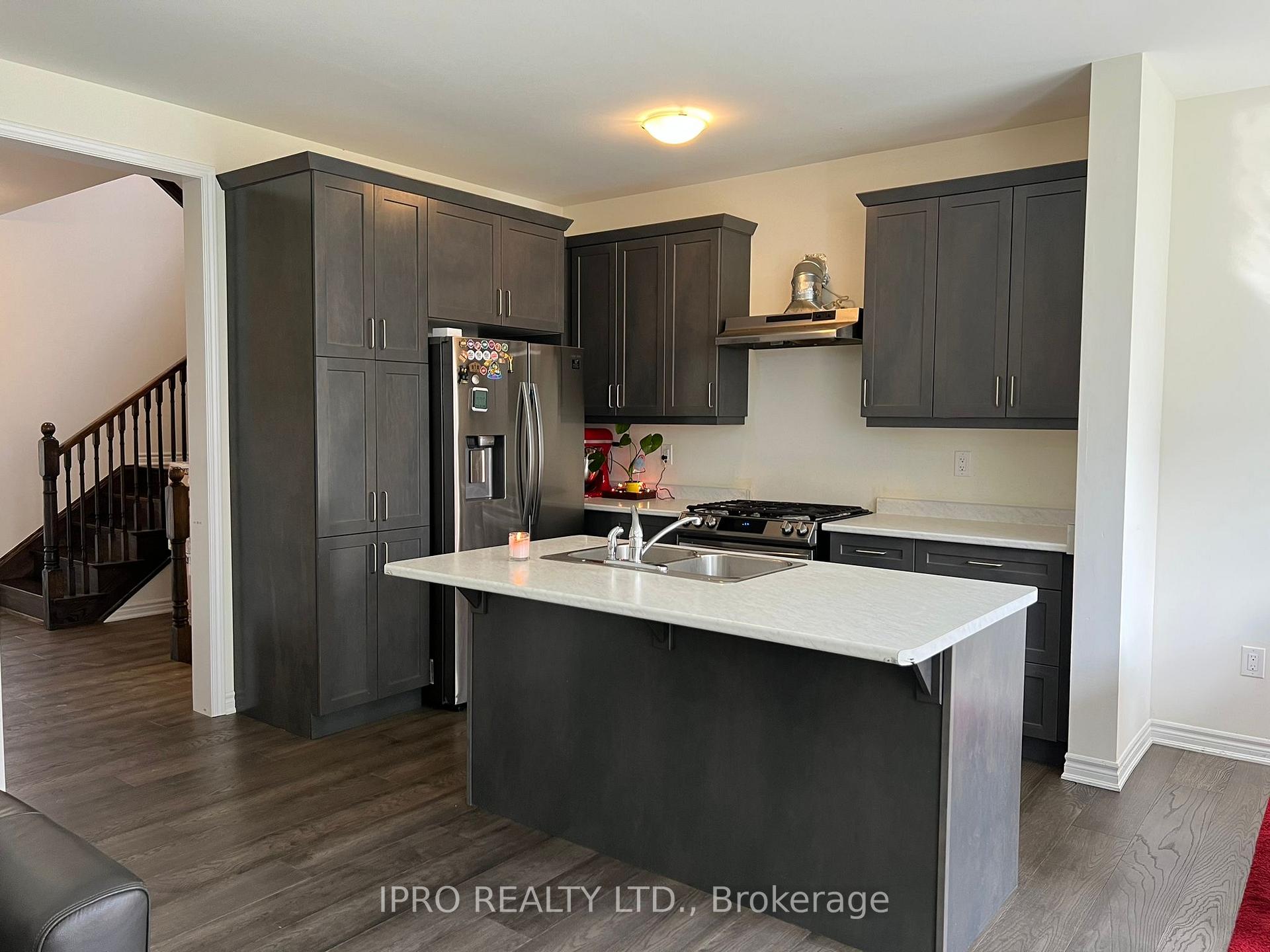 Photo 4 of 737 Kennedy Circle W, Milton, Cobban — HOMEH