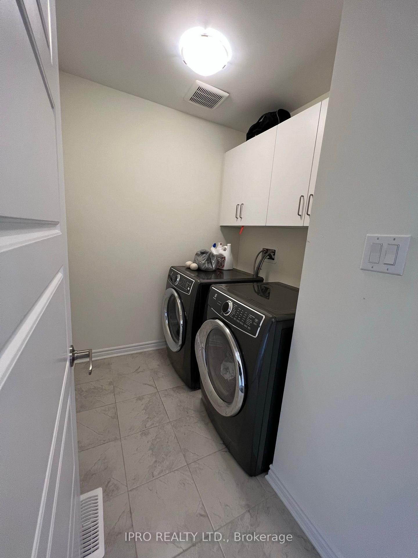 Photo 7 of 737 Kennedy Circle W, Milton, Cobban — HOMEH