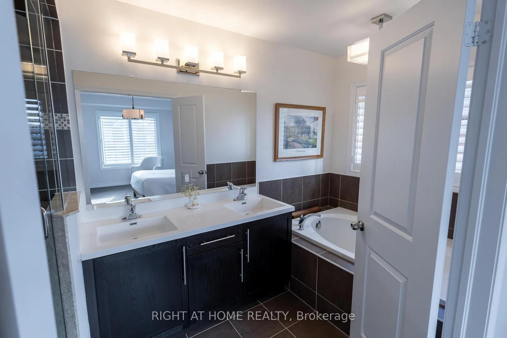 Photo 5 of 25 Rockman Crescent, Brampton, Northwest Brampton — HOMEH
