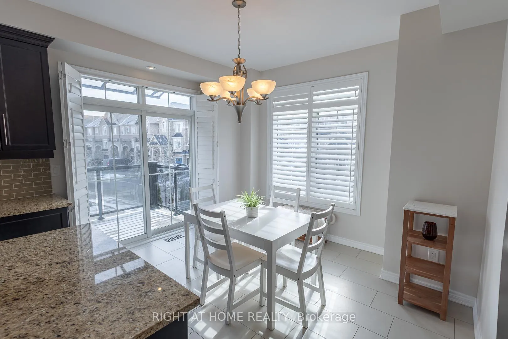 Photo 12 of 25 Rockman Crescent, Brampton, Northwest Brampton — HOMEH