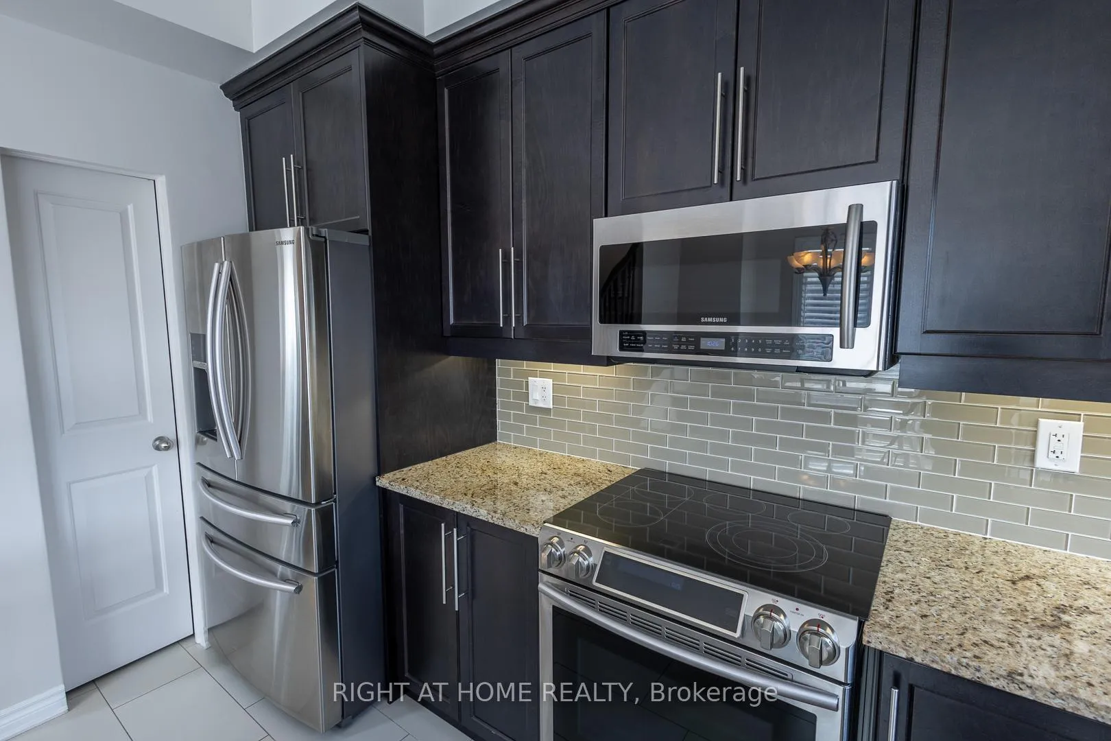 Photo 14 of 25 Rockman Crescent, Brampton, Northwest Brampton — HOMEH