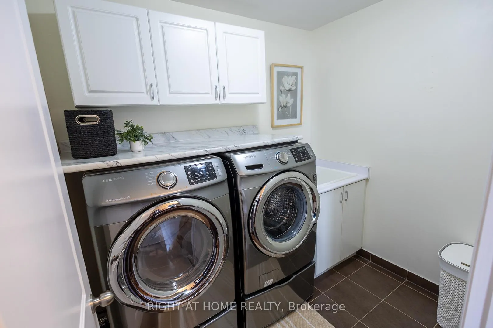 Photo 16 of 25 Rockman Crescent, Brampton, Northwest Brampton — HOMEH
