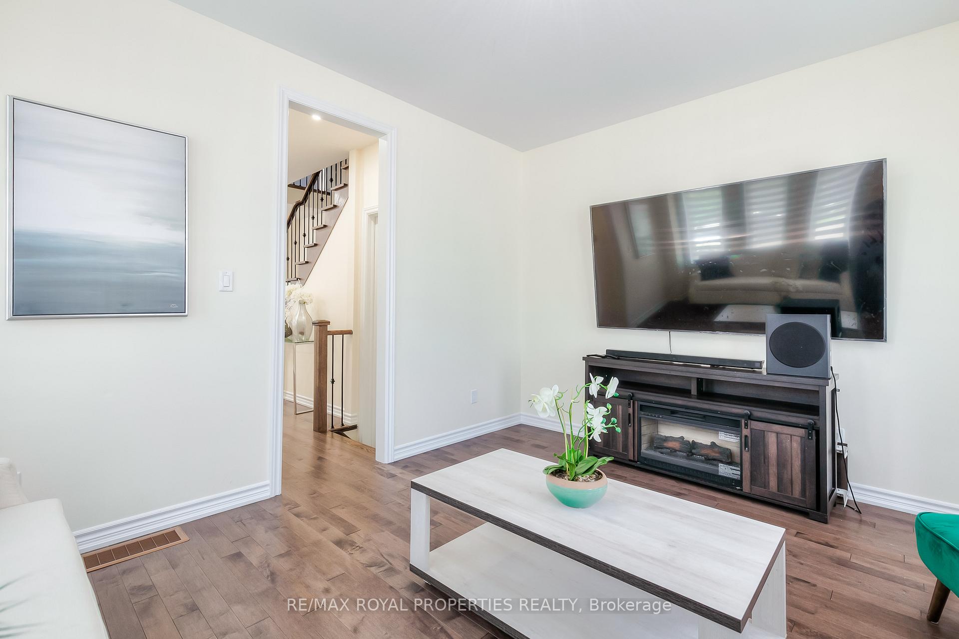 Photo 9 of 101 Larkinley Lane, Ajax, Northwest Ajax — HOMEH