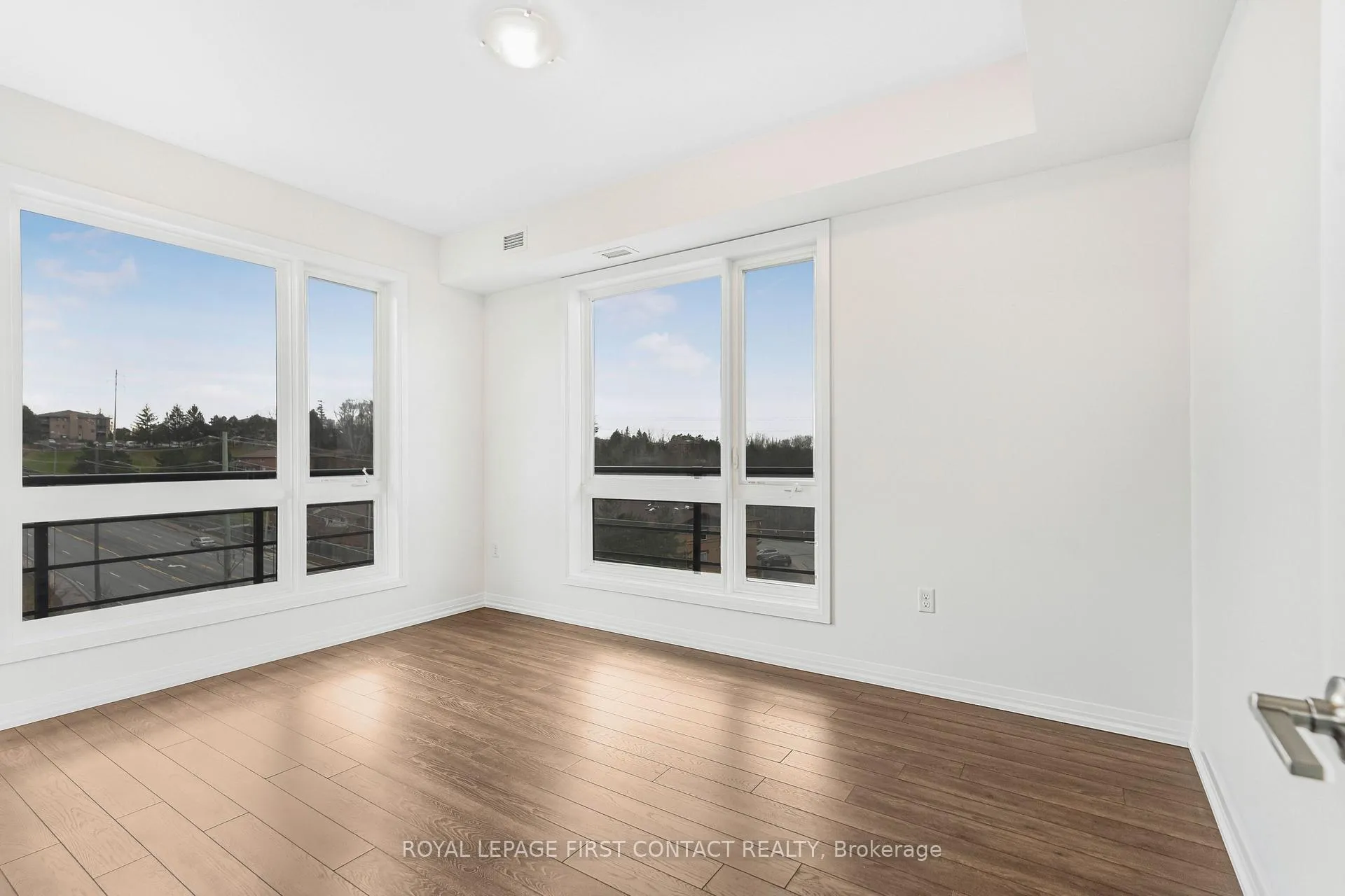 Photo 6 of Unit 601, 300 Essa Road, Barrie, 400 West — HOMEH