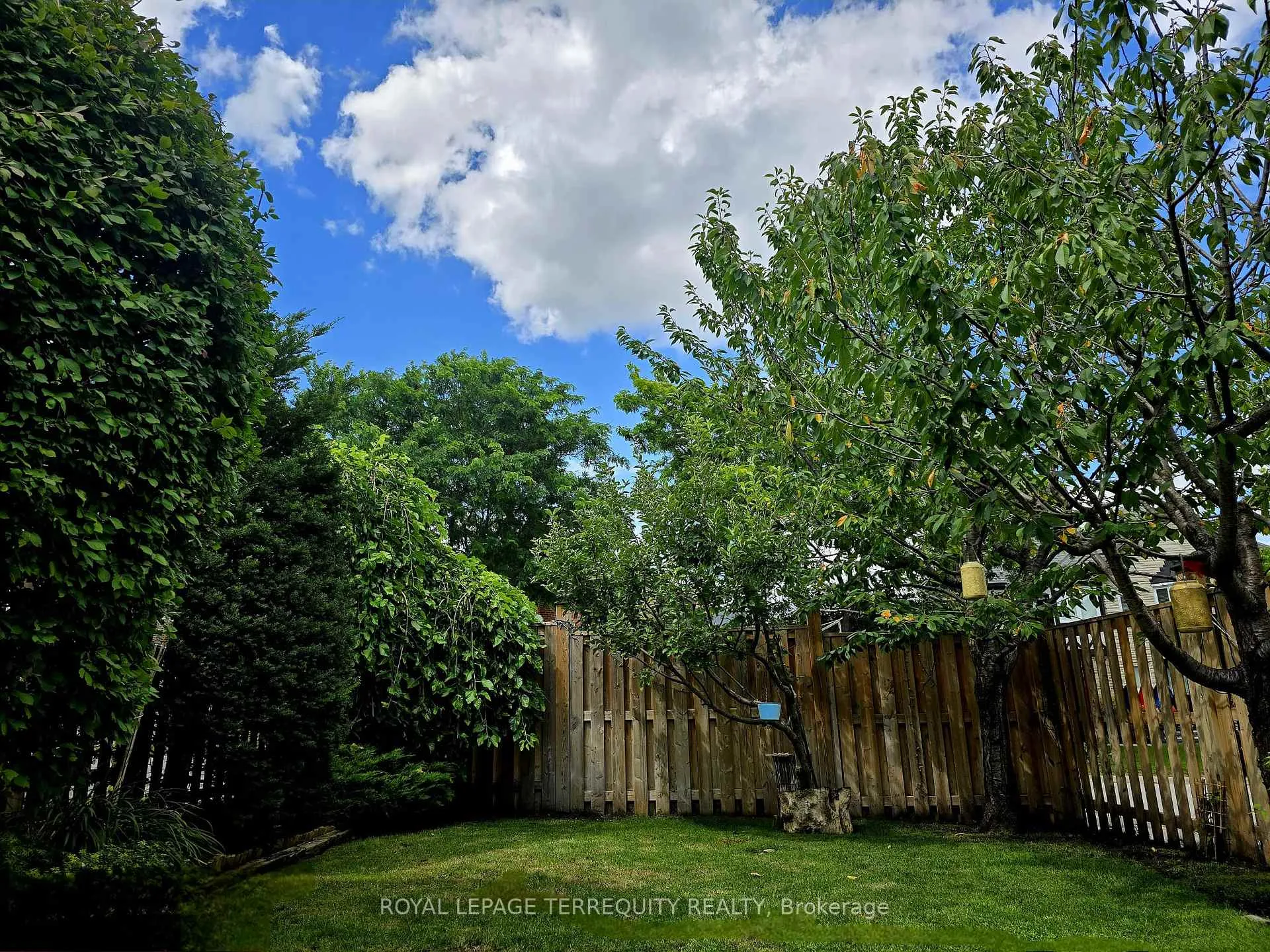 Photo 38 of 1854 Brookshire Square, Pickering, Liverpool — HOMEH