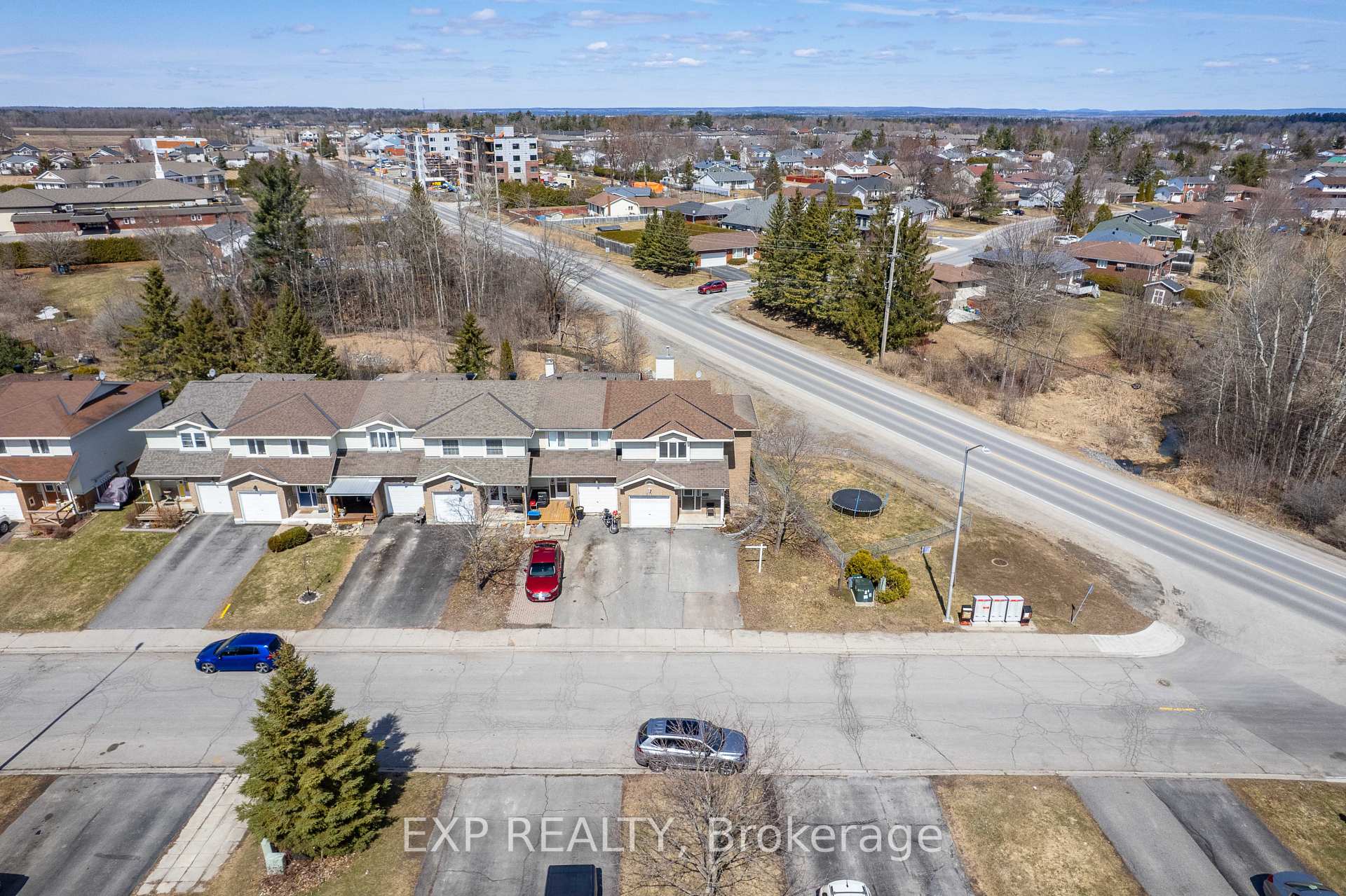 Photo 8 of 321 Fairbrooke Court, Arnprior — HOMEH