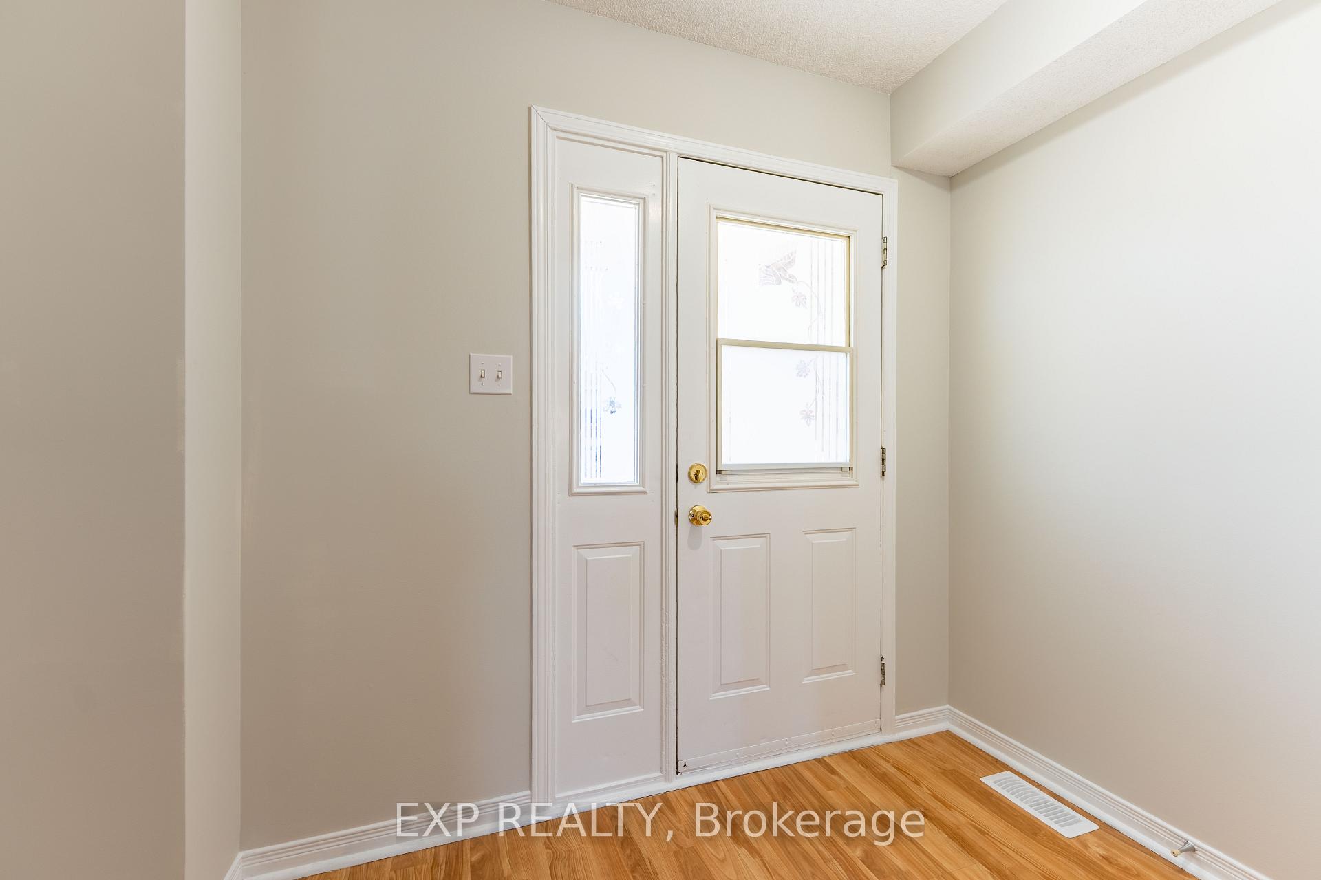 Photo 4 of 321 Fairbrooke Court, Arnprior — HOMEH