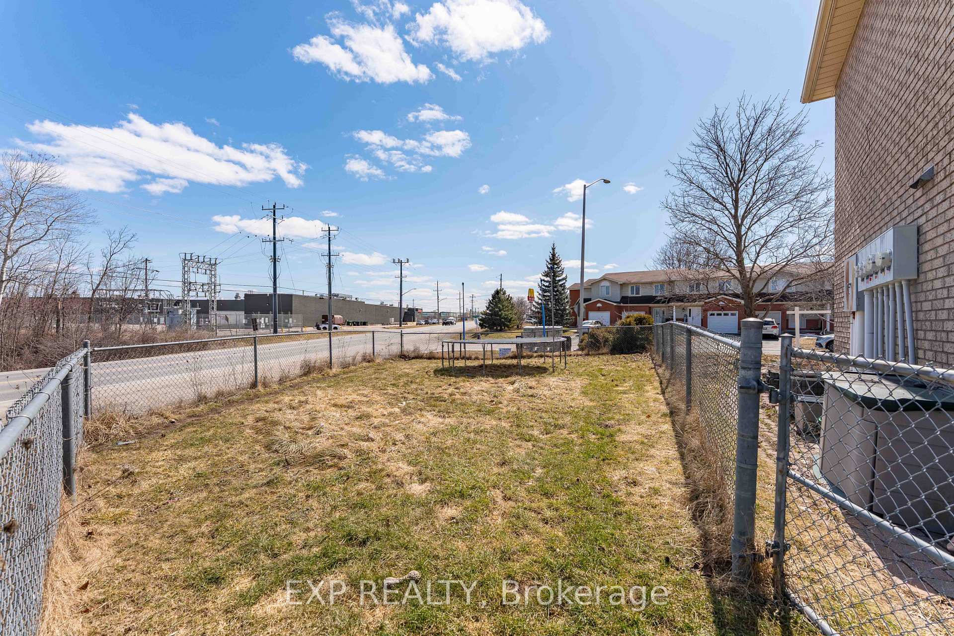 Photo 33 of 321 Fairbrooke Court, Arnprior — HOMEH