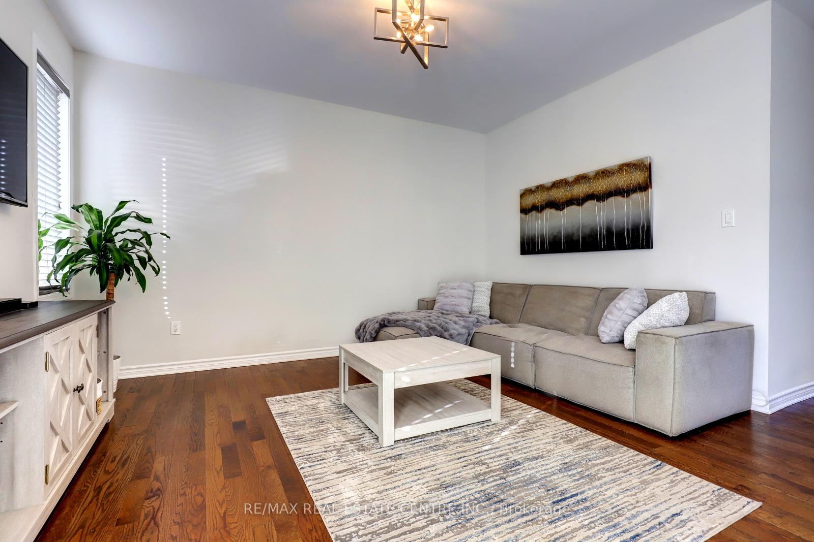 Photo 9 of 1500 Farmstead Drive, Milton, Ford — HOMEH