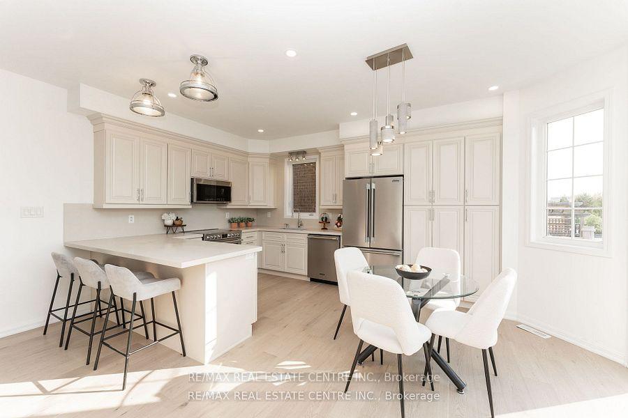Photo 10 of 648 Snider Terrace, Milton, Coates — HOMEH