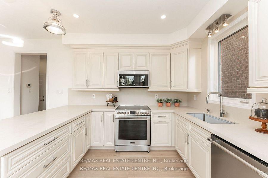 Photo 11 of 648 Snider Terrace, Milton, Coates — HOMEH